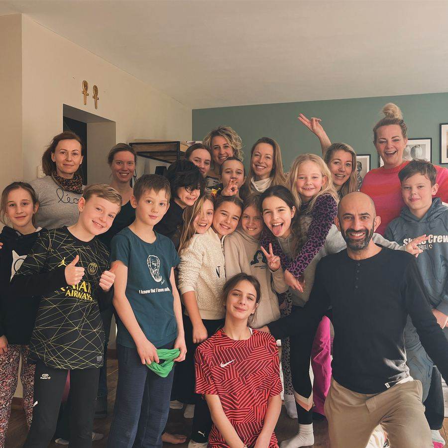 Families together at the end of a retreat day